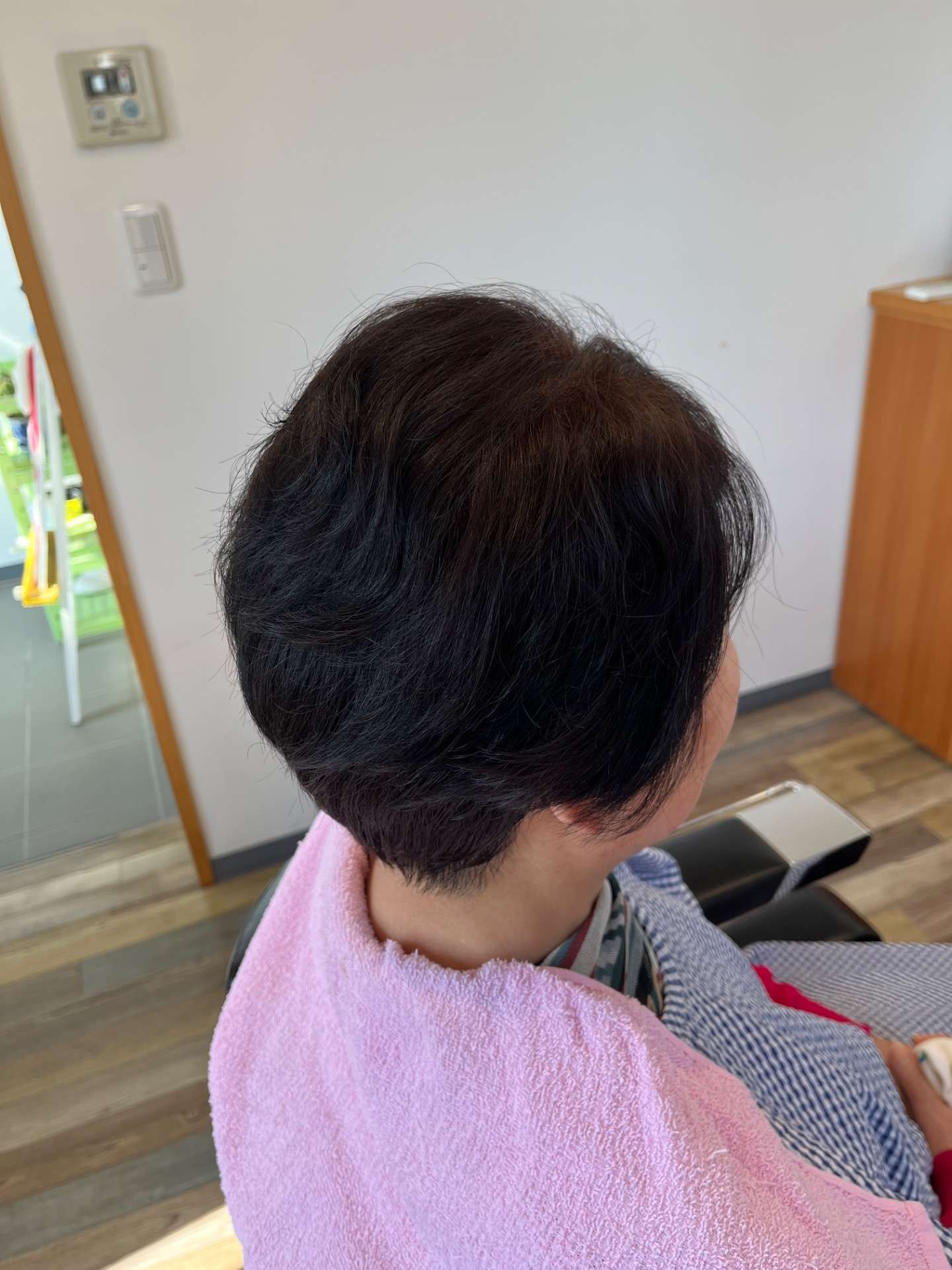 若々しいお客さま☺️~つむじ割れを部分パーマでふんわり改善♪ツヤ感ある白髪染め〜